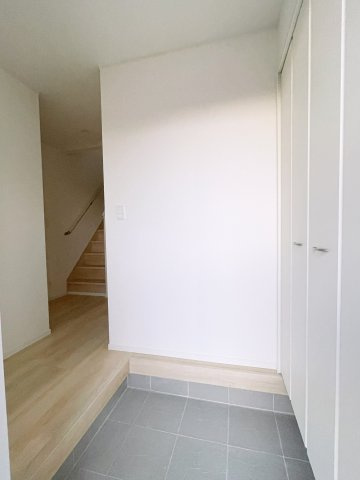 新築戸建・建売　郡山市大槻町字三角田　CRADLE GARDEN　全5棟の玄関|玄関収納付きなので玄関がすっきりした状態を保てます！