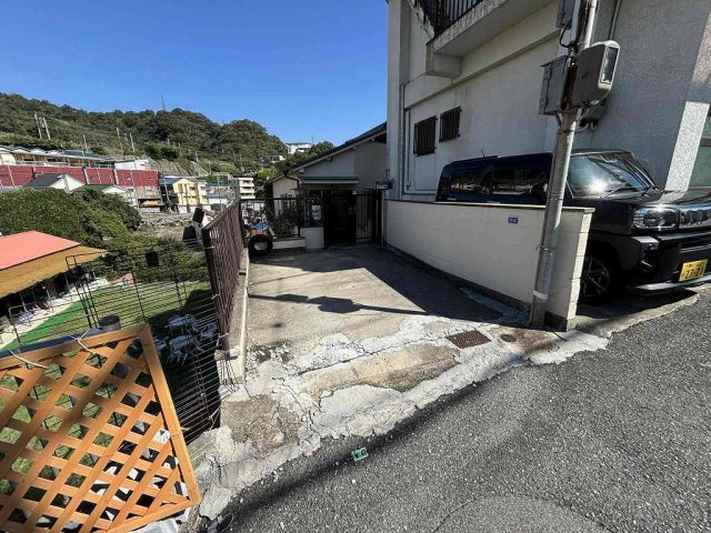 東丸山町貸家の駐車場