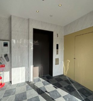 TSビル　のエントランス