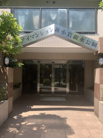 シーアイマンション新小岩親水公園のエントランス|セキュリティとデザイン性を兼ね備え、オートロック付きで安心して暮らせる空間です。