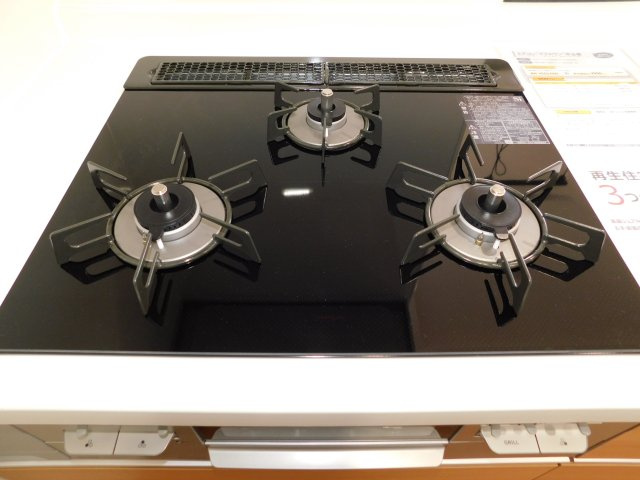 名古屋市南区豊田３丁目の中古マンションのキッチン|◇三口コンロ◇　　コンロ新品　（２０２５年７月リフォーム済）
