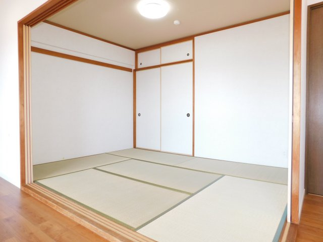 名古屋市南区豊田３丁目の中古マンションの和室|◇和室◇　　明るい和室約６．０帖　収納完備の落ち着いた空間♪　（２０２５年７月リフォーム済）