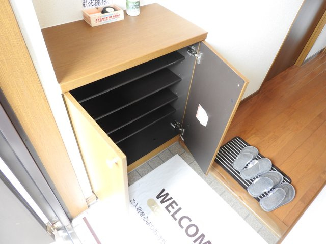 アーブルセゾンの玄関|カウンタータイプのシューズボックス