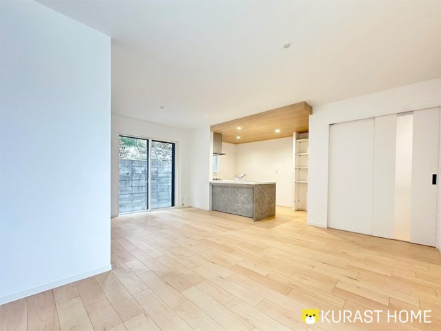 京都市西京区上桂御正町　新築戸建の居間・リビング