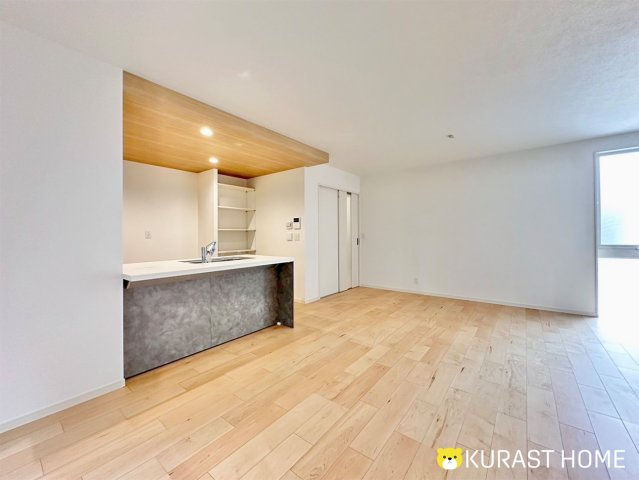 京都市西京区上桂御正町　新築戸建の居間・リビング