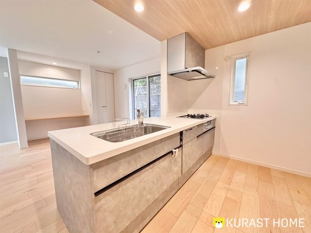 京都市西京区上桂御正町　新築戸建のキッチン