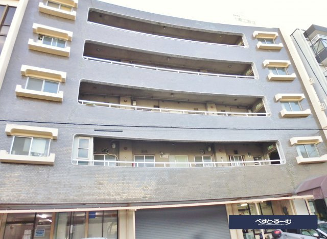 大塚ビルの外観