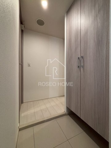 プレディアコート本町の玄関|同マンション別部屋：参考写真