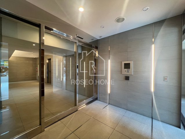 プレディアコート本町のエントランス