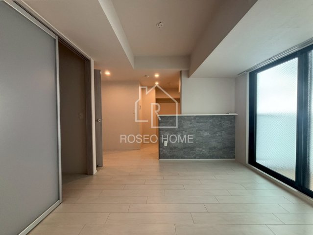 プレディアコート本町の居間・リビング|同マンション別部屋：参考写真