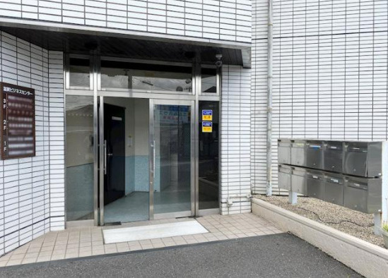 栗東市小柿６丁目の店舗事務所のエントランス