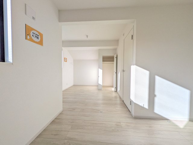 八王子市　子安町　新築一戸建て　２期の洋室|～2階8.7帖の洋室　4.7帖と4.0帖の2部屋に間仕切りも可能です～