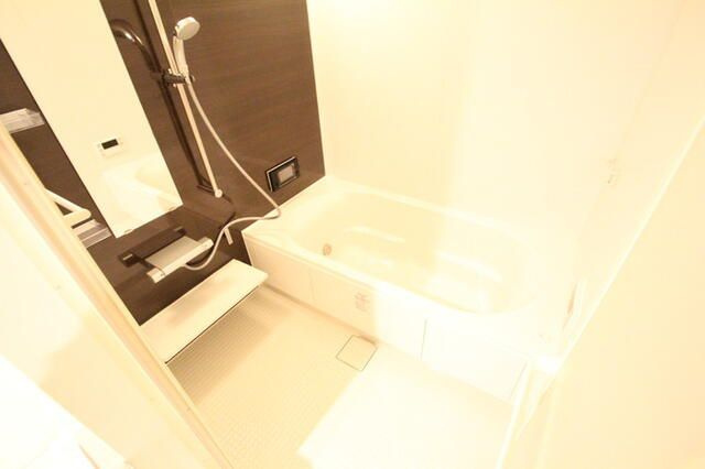 エリーワコートの浴室