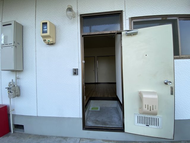 シャトルチタの玄関