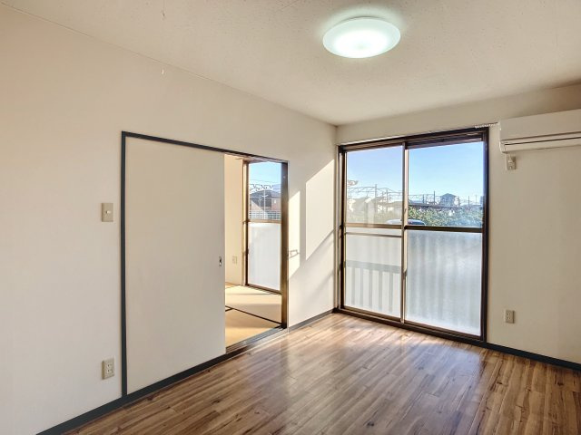 シャトルチタの内装