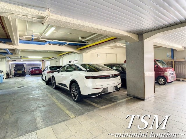 香里カーサヒルの駐車場