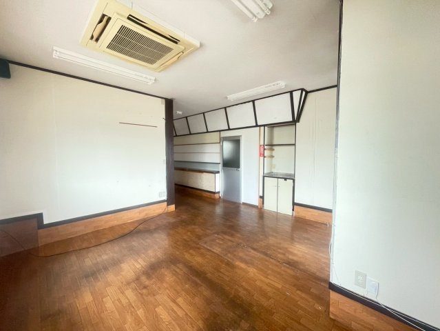 畝部西町貸店舗の内装