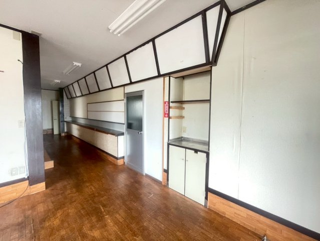 畝部西町貸店舗の内装