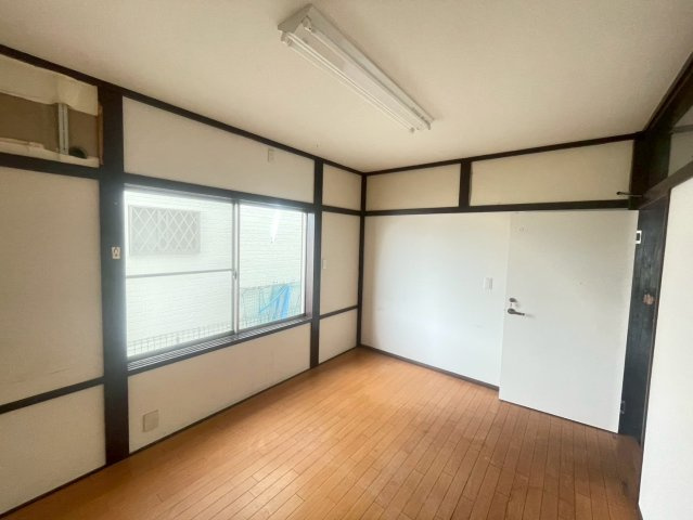 畝部西町貸店舗の内装