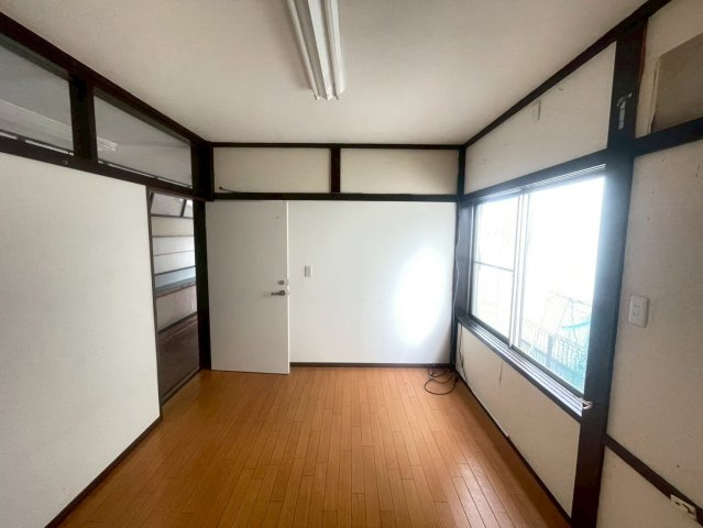 畝部西町貸店舗の内装