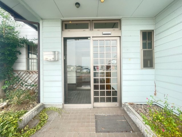 畝部西町貸店舗のエントランス