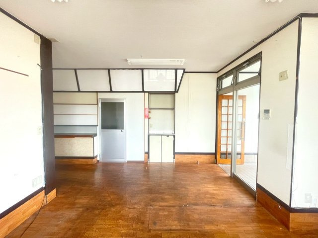 畝部西町貸店舗の内装