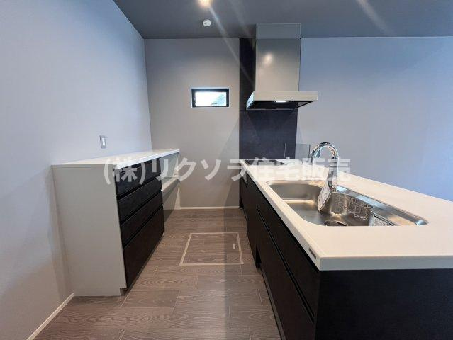 成田東町　未入居一戸建てのキッチン|LDK21.2帖
■物件内覧・資金計画相談・住宅ローン相談、リフォーム相談、お問合せ受付中■
※当日・翌日のご内覧、ご相談はお電話でのお問合せがスムーズです！
