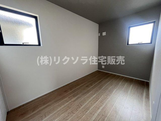 成田東町　未入居一戸建ての洋室|洋室4.8帖
■物件内覧・資金計画相談・住宅ローン相談、リフォーム相談、お問合せ受付中■
※当日・翌日のご内覧、ご相談はお電話でのお問合せがスムーズです！
