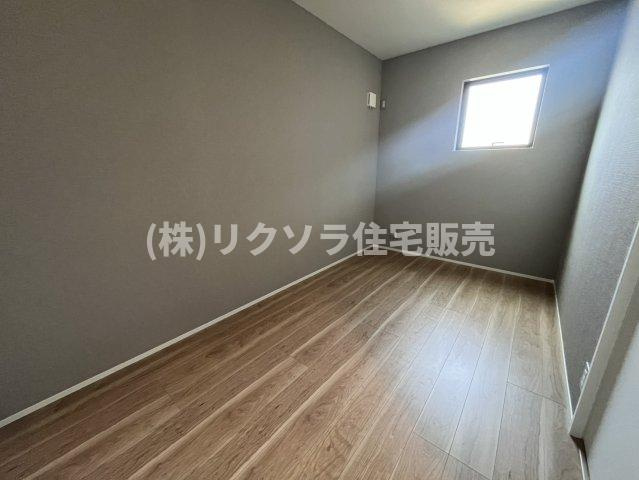 成田東町　未入居一戸建ての内装|洋室5.5帖
■物件内覧・資金計画相談・住宅ローン相談、リフォーム相談、お問合せ受付中■
※当日・翌日のご内覧、ご相談はお電話でのお問合せがスムーズです！