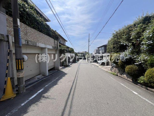 成田東町　未入居一戸建ての前面道路含む現地写真|■物件内覧・資金計画相談・住宅ローン相談、リフォーム相談、お問合せ受付中■
※当日・翌日のご内覧、ご相談はお電話でのお問合せがスムーズです！