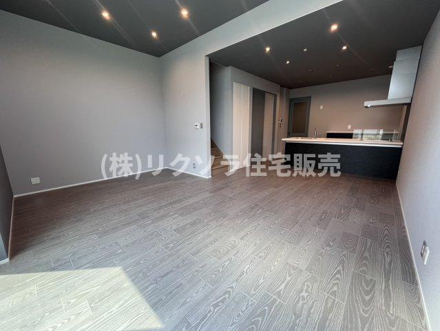 成田東町　未入居一戸建ての居間・リビング|LDK21.2帖
■物件内覧・資金計画相談・住宅ローン相談、リフォーム相談、お問合せ受付中■
※当日・翌日のご内覧、ご相談はお電話でのお問合せがスムーズです！