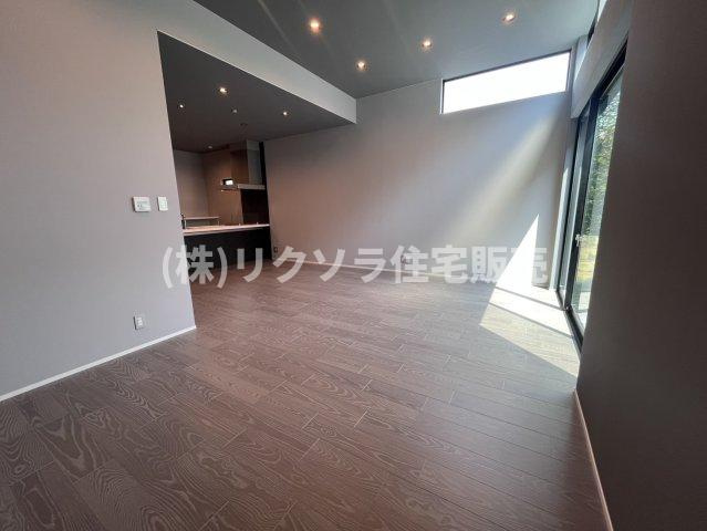 成田東町　未入居一戸建ての居間・リビング|LDK21.2帖
■物件内覧・資金計画相談・住宅ローン相談、リフォーム相談、お問合せ受付中■
※当日・翌日のご内覧、ご相談はお電話でのお問合せがスムーズです！