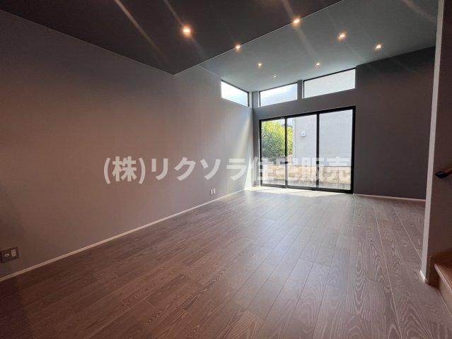 成田東町　未入居一戸建ての居間・リビング|LDK21.2帖
■物件内覧・資金計画相談・住宅ローン相談、リフォーム相談、お問合せ受付中■
※当日・翌日のご内覧、ご相談はお電話でのお問合せがスムーズです！