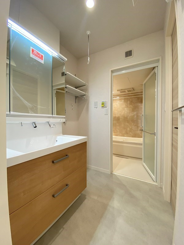 チェントロ彦右エ門の独立洗面台|清潔感のある洗面所