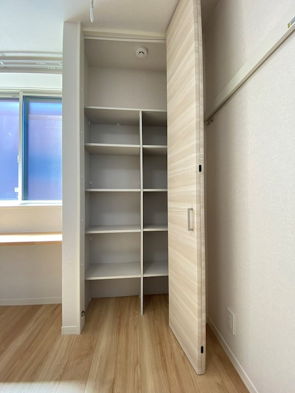 チェントロ彦右エ門の収納|南側洋室の収納