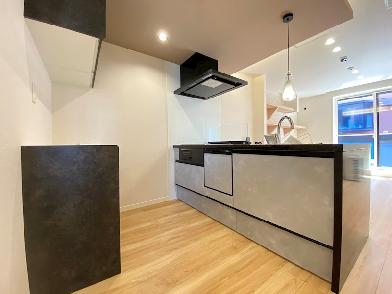 チェントロ彦右エ門のキッチン|オシャレなペニンシュラキッチン