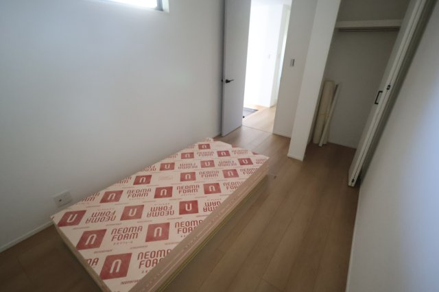 《仲介手数料無料》南区文蔵４丁目13-8新築一戸建てメルディアの洋室|撮影日 2025年11月20日 11:00 晴れ