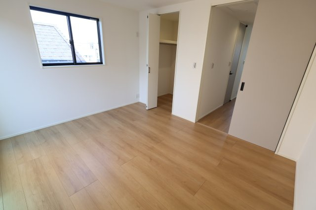 《仲介手数料無料》南区文蔵４丁目13-8(No.1)新築一戸建てメルディアの洋室|撮影日 2025年11月20日 11:00 晴れ