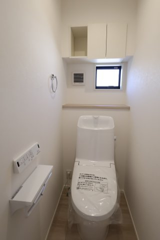 《仲介手数料無料》南区文蔵４丁目13-8新築一戸建てメルディアのトイレ|撮影日 2025年11月20日 11:00 晴れ