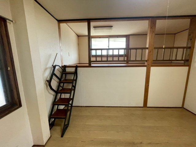 ファミールHIRO Aの洋室|ロフト付きです