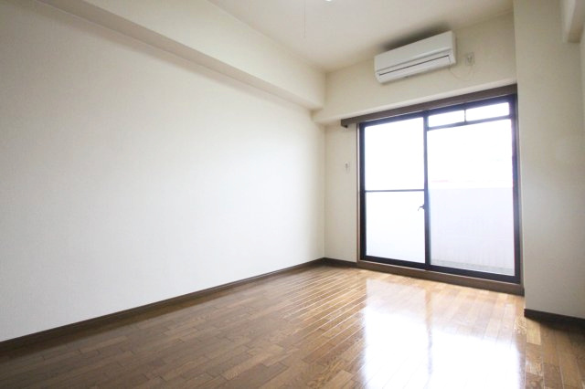 ビクトワール小阪の洋室