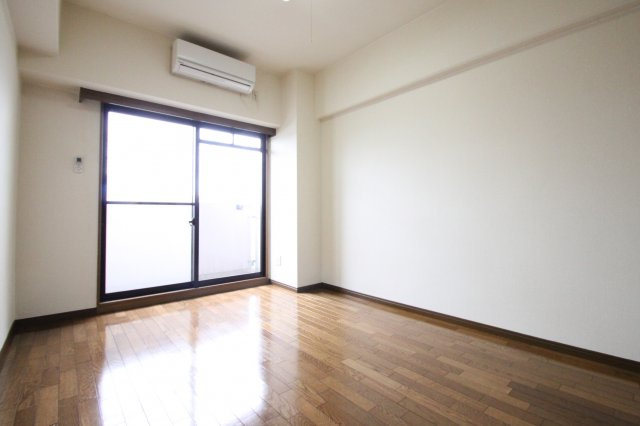 ビクトワール小阪の洋室