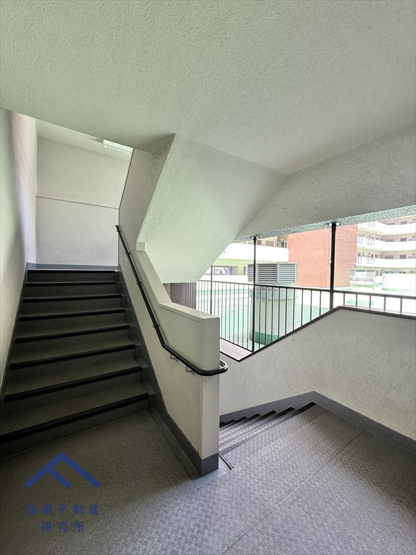 トピレック博多のその他共用部分|2階部分のお部屋なので階段でもらくらくお部屋までアクセスできます