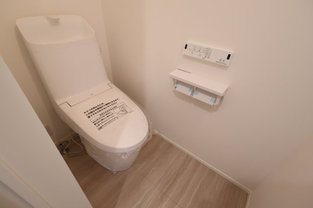 《仲介手数料無料》南区文蔵４丁目13-8新築一戸建てメルディアのトイレ|撮影日 2025年11月20日 11:00 晴れ