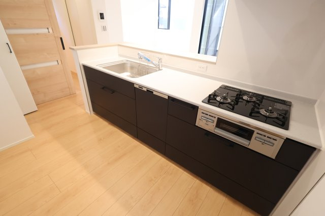 《仲介手数料無料》南区文蔵４丁目13-8新築一戸建てメルディアのキッチン|撮影日 2025年11月20日 11:00 晴れ