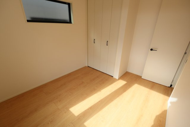 《仲介手数料無料》南区文蔵４丁目13-8新築一戸建てメルディアの洋室|撮影日 2025年11月20日 11:00 晴れ