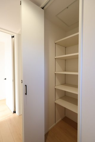 《仲介手数料無料》南区文蔵４丁目13-8新築一戸建てメルディアの収納|撮影日 2025年11月20日 11:00 晴れ