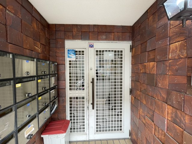 グローバル八戸ノ里Ⅱのエントランス