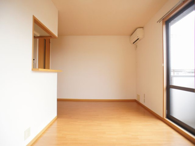 【居間・リビング】 | レジデンス・ノヴァＣ | オープンにすると広く使えます！対面キッチンです♪