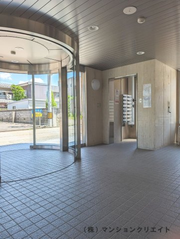 ダイアパレス西別院のエントランス